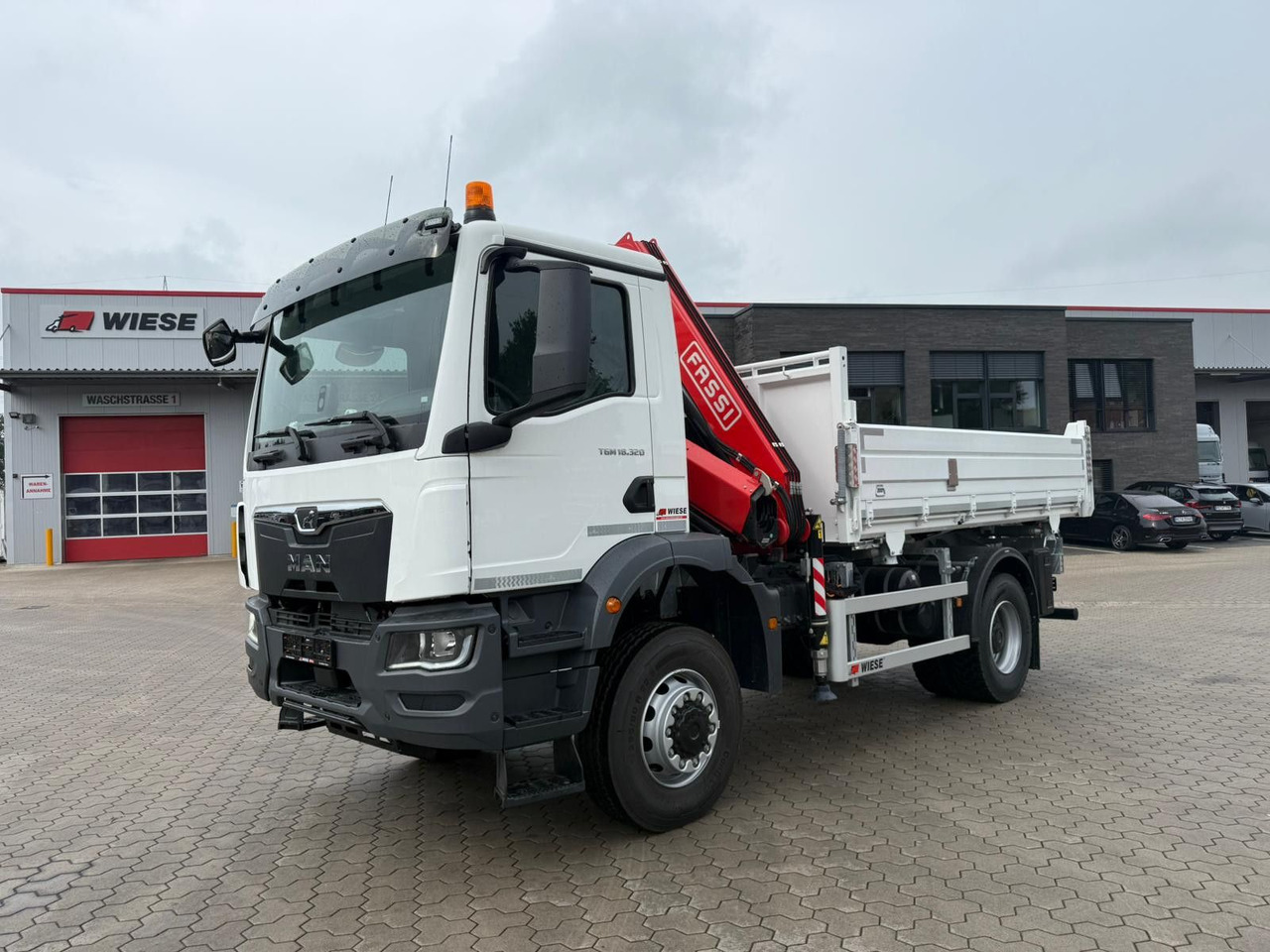 MAN 18.320 4x4 mit Fassi Ladekran Sofort Verfügbar - Kraanwagen: afbeelding 1 MAN 18.320 4x4 mit Fassi Ladekran Sofort Verfügbar - Kraanwagen: afbeelding 1
