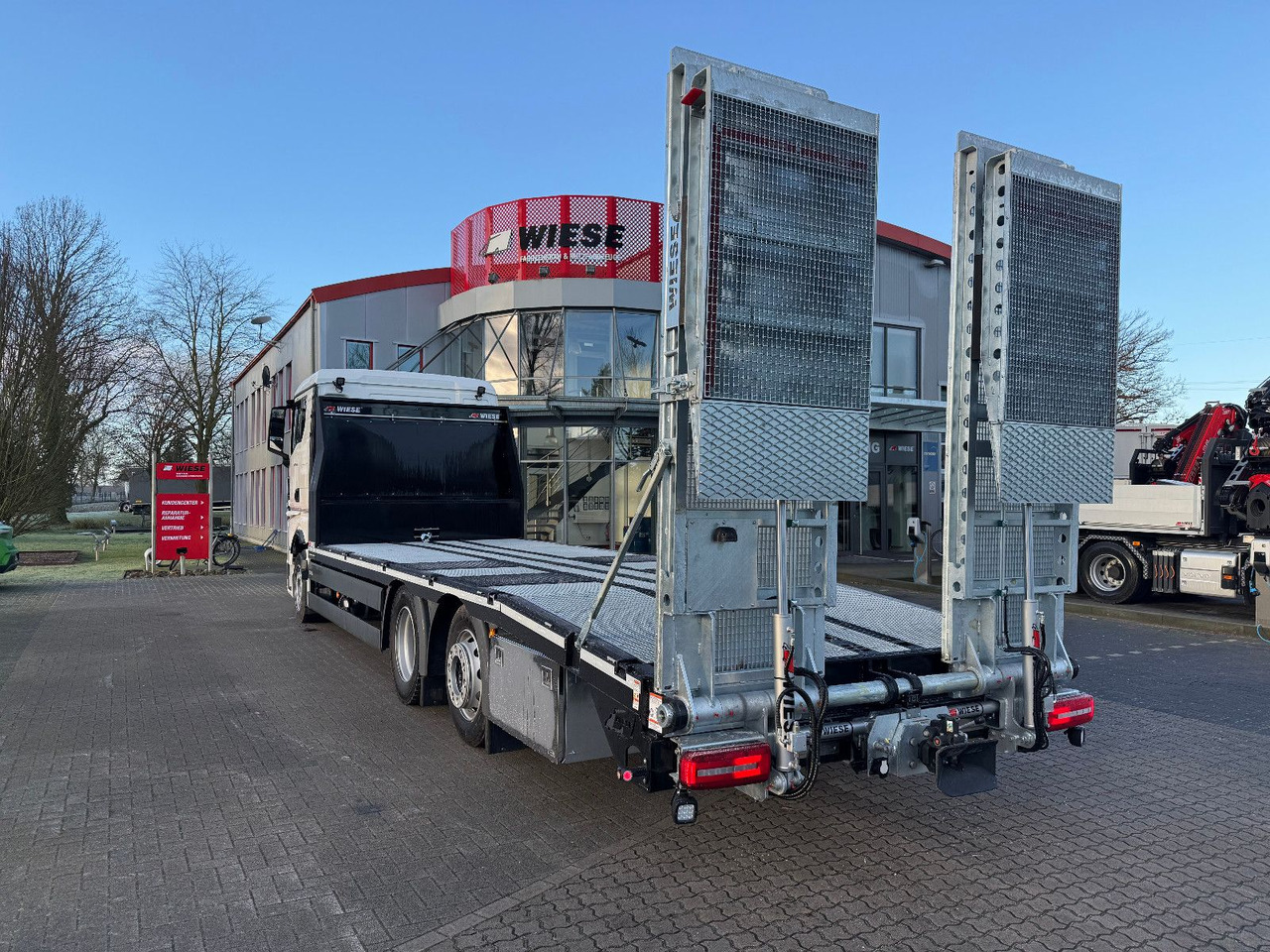 MAN Baumaschinen- Arbeitsbühnentransporter Rampen - Autovrachtwagen vrachtwagen: afbeelding 5 MAN Baumaschinen- Arbeitsbühnentransporter Rampen - Autovrachtwagen vrachtwagen: afbeelding 5