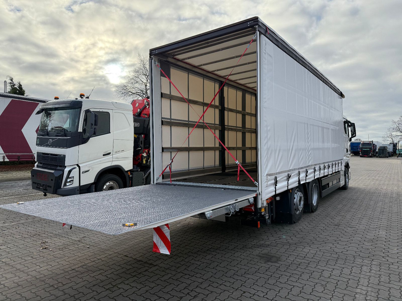 MAN TGX 26.440 6x2 LL Schwerlast Ladebordwand/Rampe - Schuifzeilen vrachtwagen: afbeelding 3 MAN TGX 26.440 6x2 LL Schwerlast Ladebordwand/Rampe - Schuifzeilen vrachtwagen: afbeelding 3