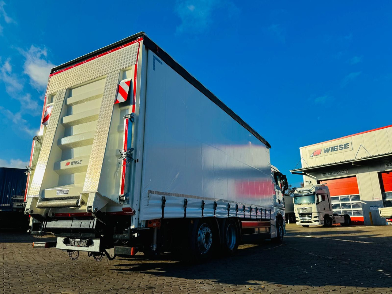 MAN TGX 26.440 6x2 LL Schwerlast Ladebordwand/Rampe - Schuifzeilen vrachtwagen: afbeelding 4 MAN TGX 26.440 6x2 LL Schwerlast Ladebordwand/Rampe - Schuifzeilen vrachtwagen: afbeelding 4