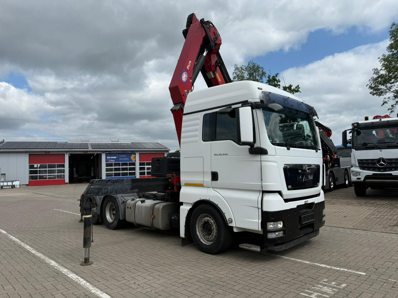 MAN TGX 26.440 6x2 mit HMF 3000-5 Kran TÜV NEU - Kraanwagen: afbeelding 2 MAN TGX 26.440 6x2 mit HMF 3000-5 Kran TÜV NEU - Kraanwagen: afbeelding 2
