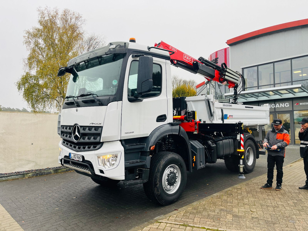 Mercedes-Benz Arocs 1835 4x4 Meiller Fassi Kran Kipper - Kipper vrachtwagen, Kraanwagen: afbeelding 1 Mercedes-Benz Arocs 1835 4x4 Meiller Fassi Kran Kipper - Kipper vrachtwagen, Kraanwagen: afbeelding 1