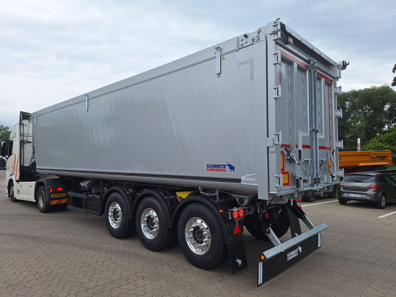 Schmitz Cargobull Kipper 52m³ mit gekröpftem Chassis - Kipper oplegger: afbeelding 1 Schmitz Cargobull Kipper 52m³ mit gekröpftem Chassis - Kipper oplegger: afbeelding 1