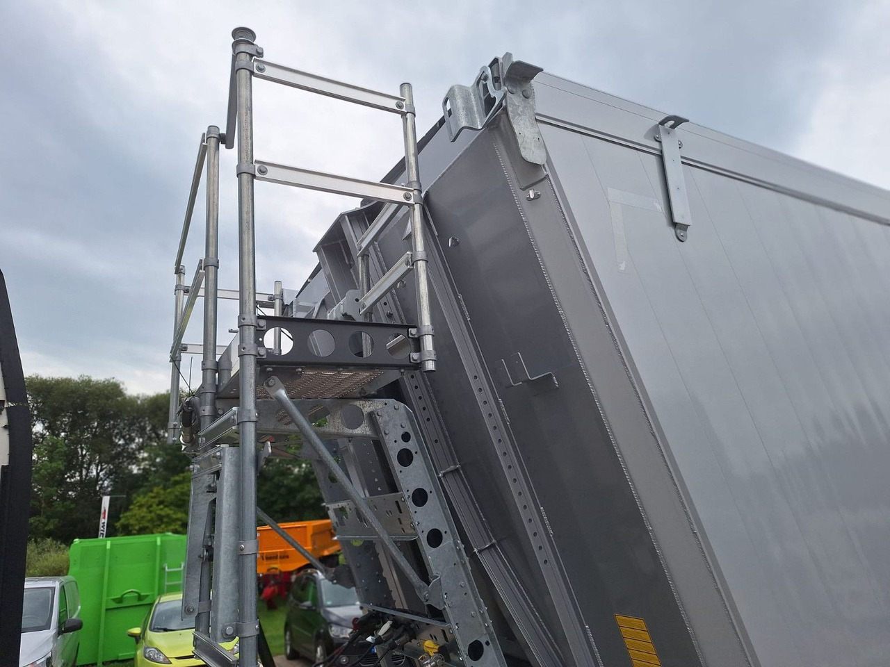 Schmitz Cargobull Kipper 52m³ mit gekröpftem Chassis - Kipper oplegger: afbeelding 5 Schmitz Cargobull Kipper 52m³ mit gekröpftem Chassis - Kipper oplegger: afbeelding 5