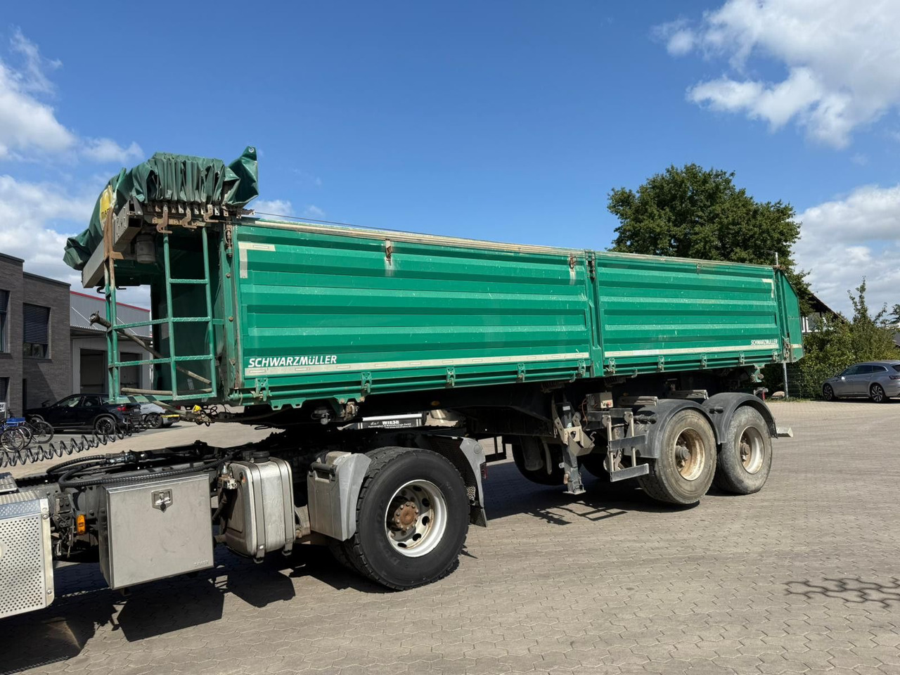 Schwarzmüller 2 Achs Dreiseitenkipper 21m³ mit elektr. Verdeck - Kipper aanhangwagen: afbeelding 4 Schwarzmüller 2 Achs Dreiseitenkipper 21m³ mit elektr. Verdeck - Kipper aanhangwagen: afbeelding 4