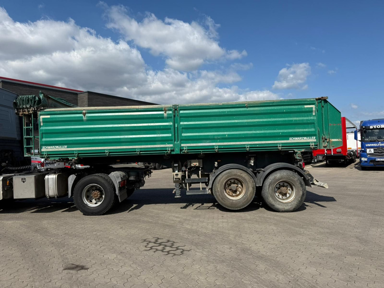 Schwarzmüller 2 Achs Dreiseitenkipper 21m³ mit elektr. Verdeck - Kipper aanhangwagen: afbeelding 5 Schwarzmüller 2 Achs Dreiseitenkipper 21m³ mit elektr. Verdeck - Kipper aanhangwagen: afbeelding 5