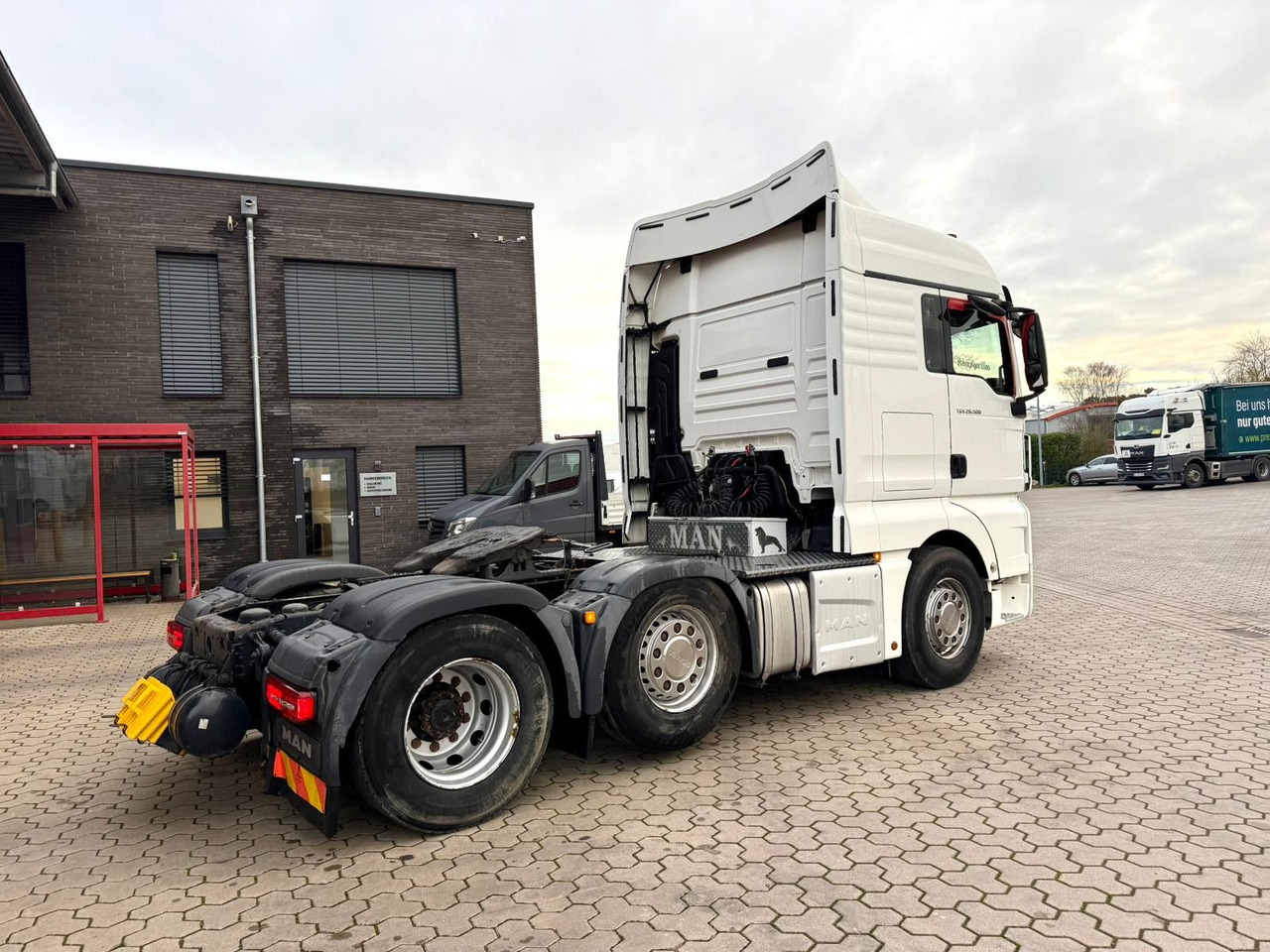MAN TGX 26.500 6x2 Hydraulik Exklusiv Innenraum - Trekker: afbeelding 4 MAN TGX 26.500 6x2 Hydraulik Exklusiv Innenraum - Trekker: afbeelding 4