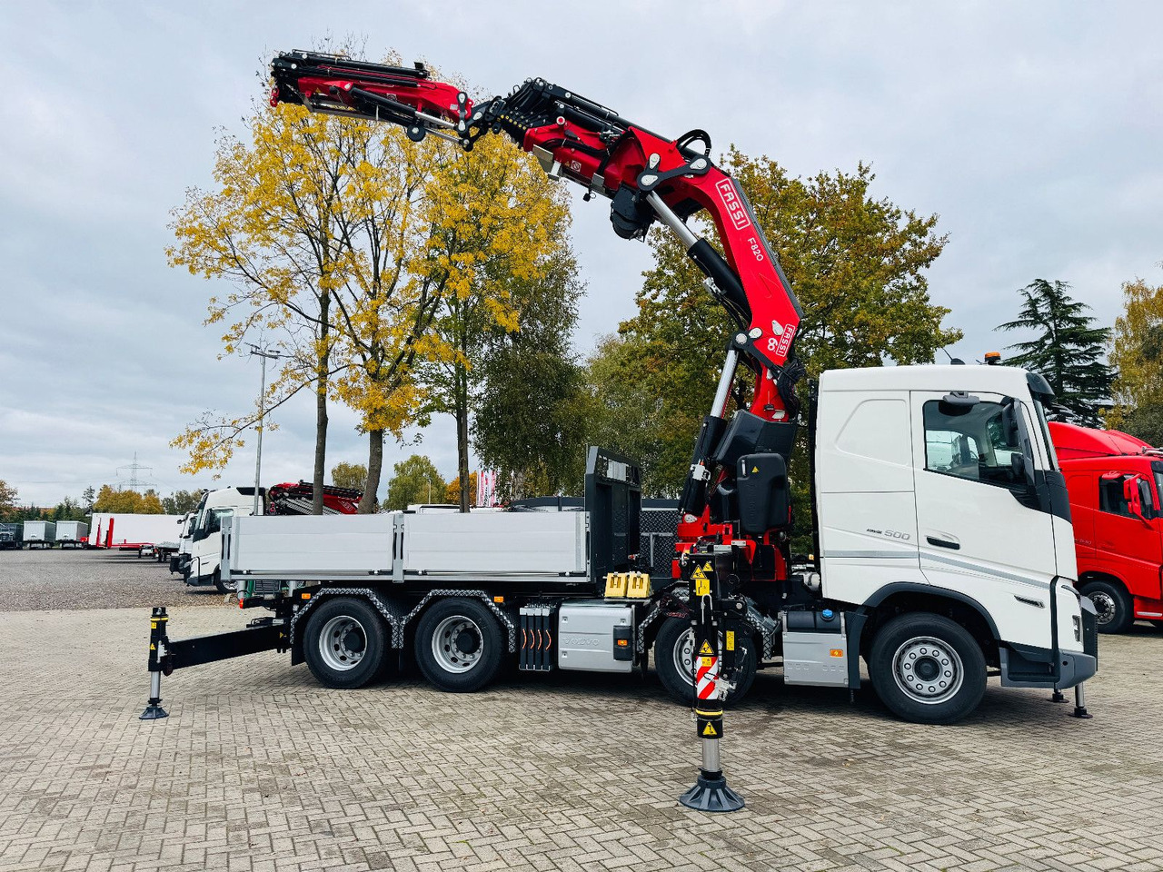 Volvo FH 500 8x4 Kran F820 RA2.27 Jib & Winde Sofort - Trekker: afbeelding 2 Volvo FH 500 8x4 Kran F820 RA2.27 Jib & Winde Sofort - Trekker: afbeelding 2
