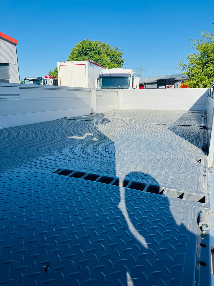 Volvo FH 500 8x2 mit F710RA.2.27 L426 und V20 Winde - Vrachtwagen met open laadbak, Kraanwagen: afbeelding 4 Volvo FH 500 8x2 mit F710RA.2.27 L426 und V20 Winde - Vrachtwagen met open laadbak, Kraanwagen: afbeelding 4