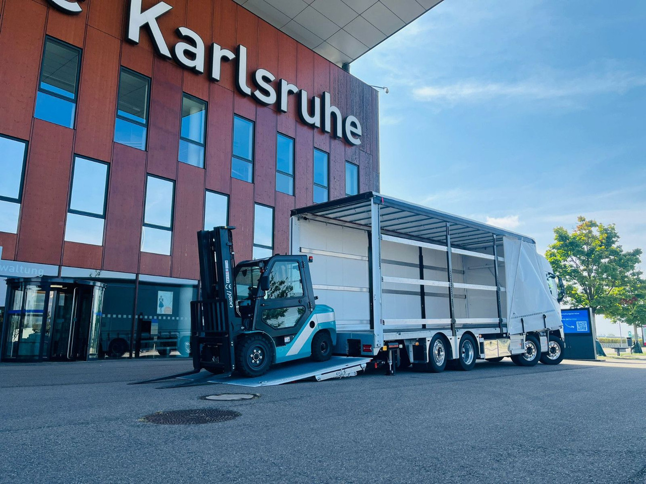 Volvo FH 500 Gabelstaplertransporter LBW 9t Dhollandia - Bergingsvoertuig: afbeelding 1 Volvo FH 500 Gabelstaplertransporter LBW 9t Dhollandia - Bergingsvoertuig: afbeelding 1