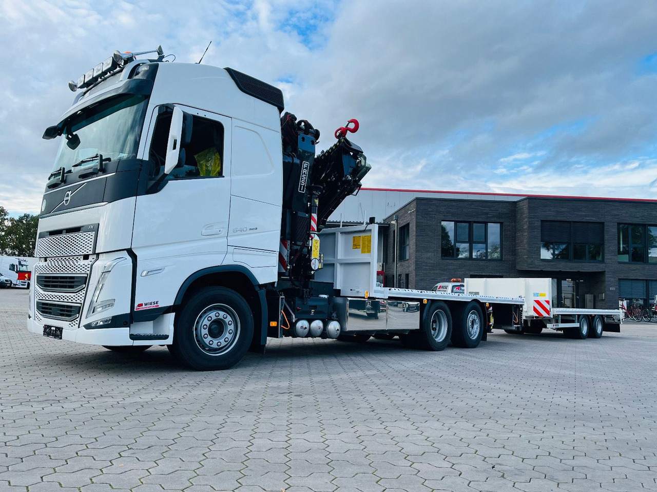 Volvo FH540 6x2 Containerpritsche mit F545RA.2.26 - Vrachtwagen met open laadbak, Kraanwagen: afbeelding 1 Volvo FH540 6x2 Containerpritsche mit F545RA.2.26 - Vrachtwagen met open laadbak, Kraanwagen: afbeelding 1