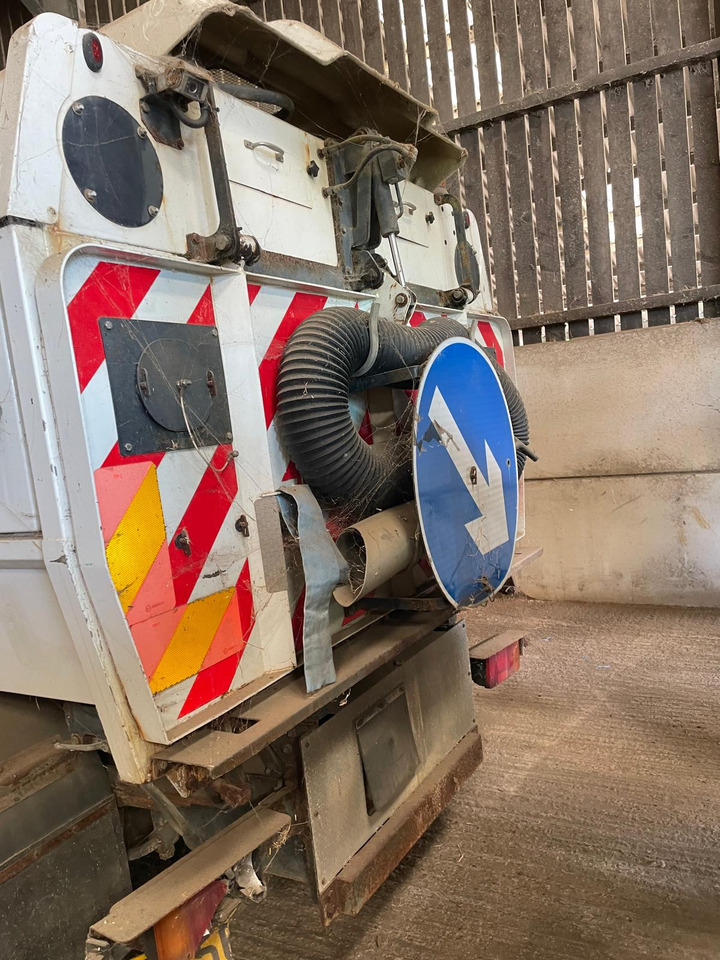 IVECO 17 E 17 - Veegwagen: afbeelding 3 IVECO 17 E 17 - Veegwagen: afbeelding 3