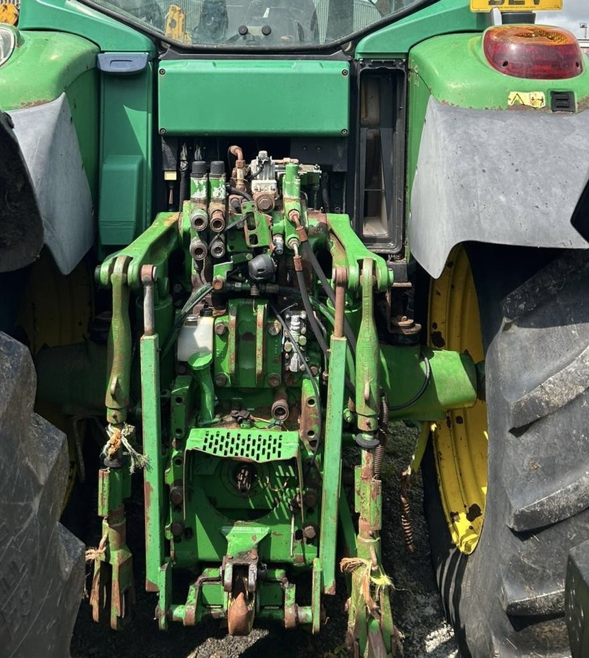 JOHN DEERE 6820 - Tractor: afbeelding 2 JOHN DEERE 6820 - Tractor: afbeelding 2