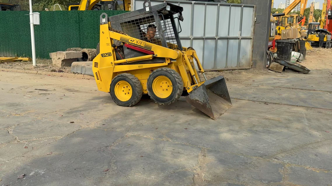 CASE 1825 - Schranklader: afbeelding 3 CASE 1825 - Schranklader: afbeelding 3