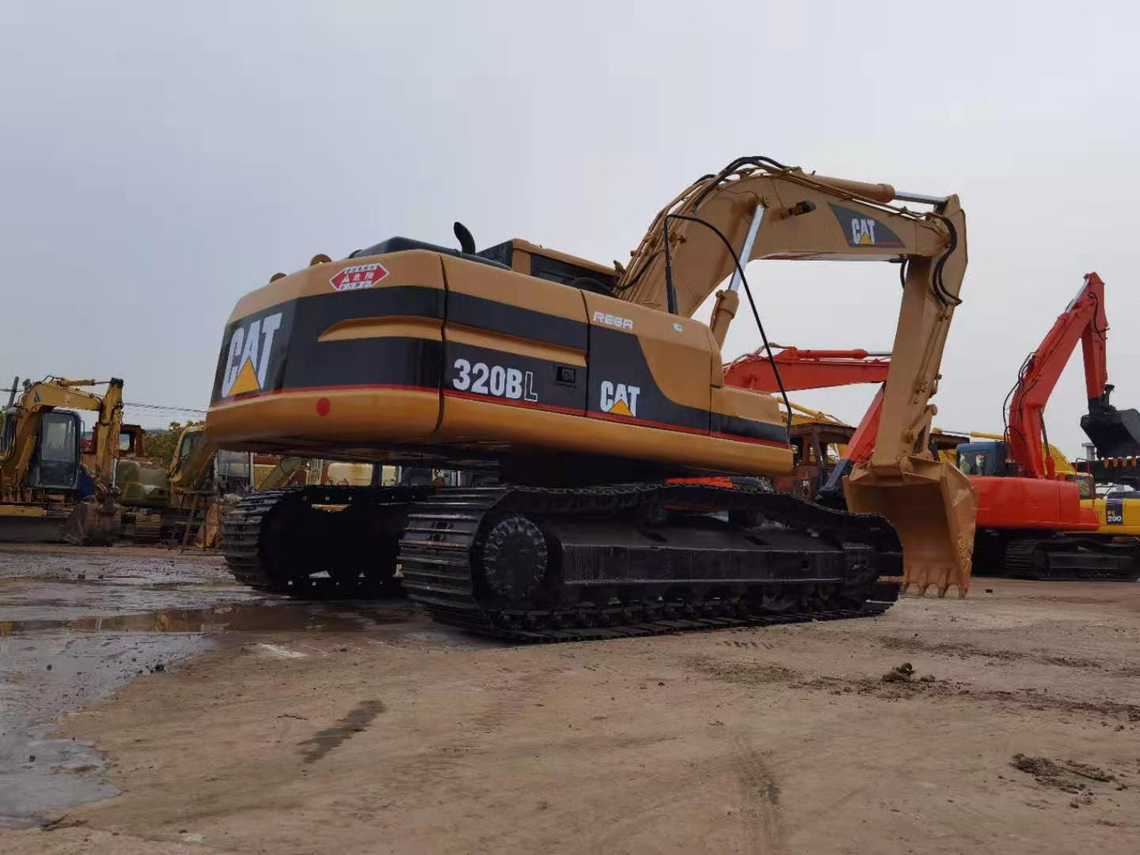 CATERPILLAR 320B - Rupsgraafmachine: afbeelding 2 CATERPILLAR 320B - Rupsgraafmachine: afbeelding 2