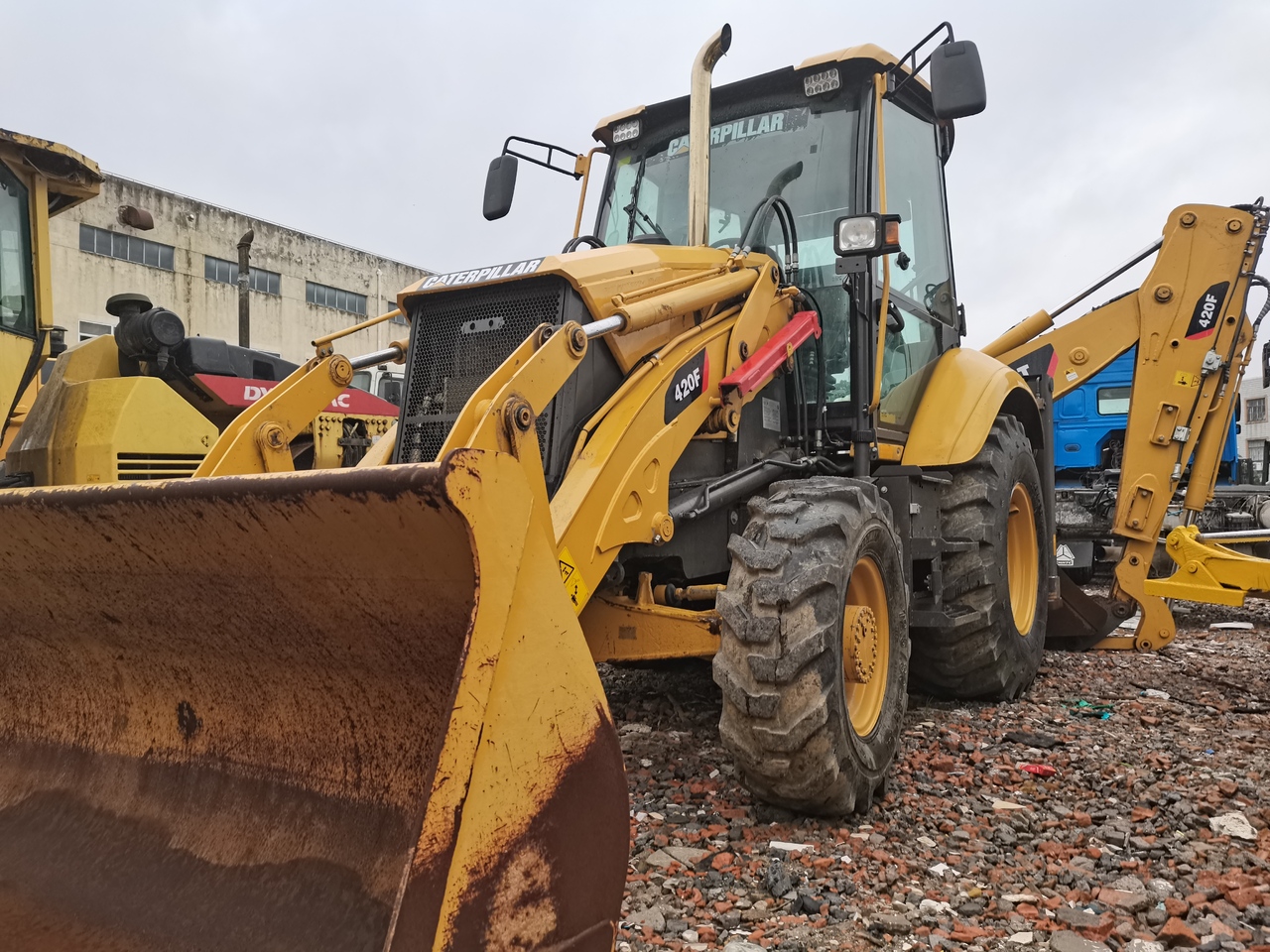 CATERPILLAR 420F - Graaflaadmachine: afbeelding 2 CATERPILLAR 420F - Graaflaadmachine: afbeelding 2