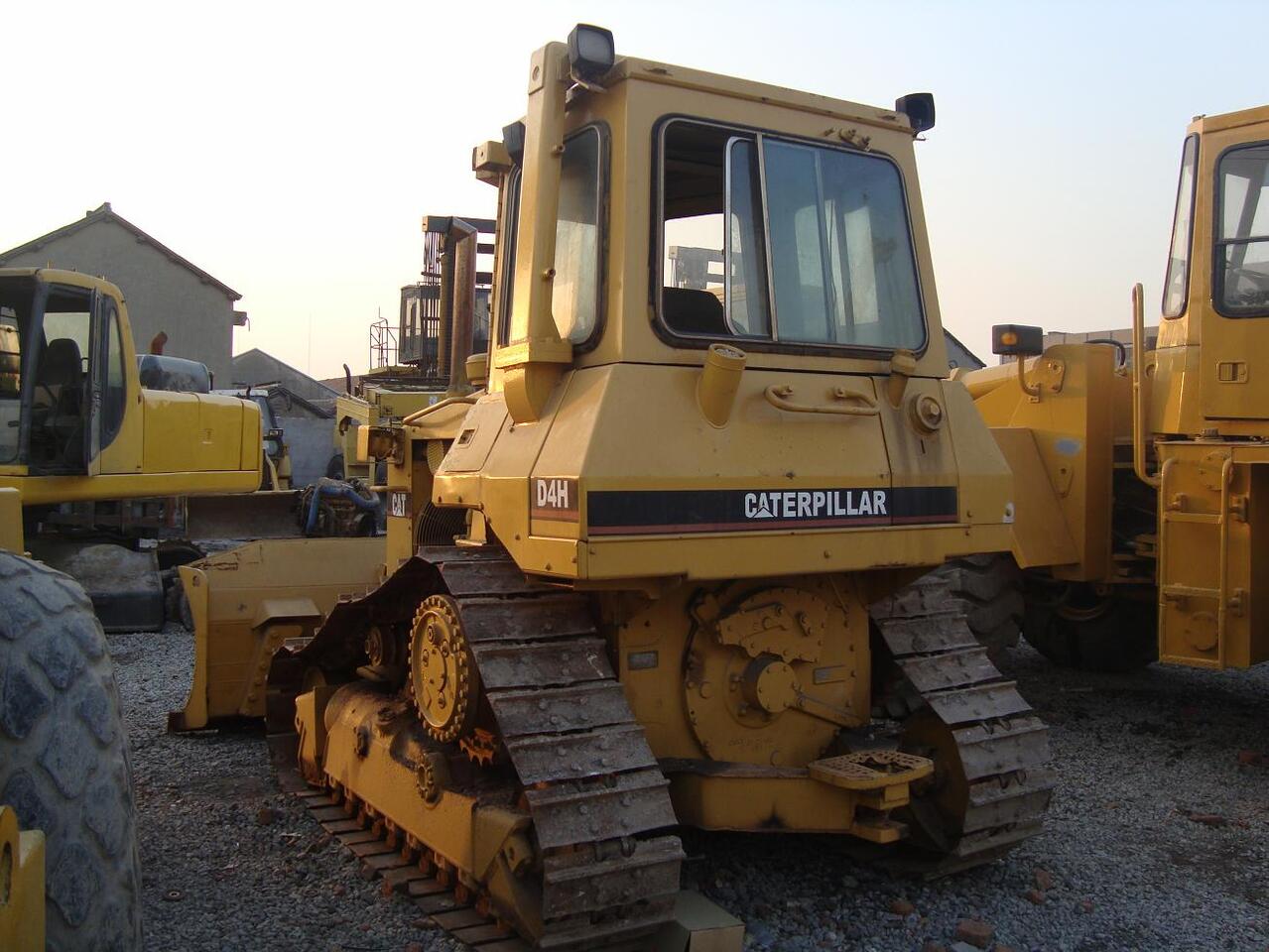 CATERPILLAR D4H - Bulldozer: afbeelding 2 CATERPILLAR D4H - Bulldozer: afbeelding 2