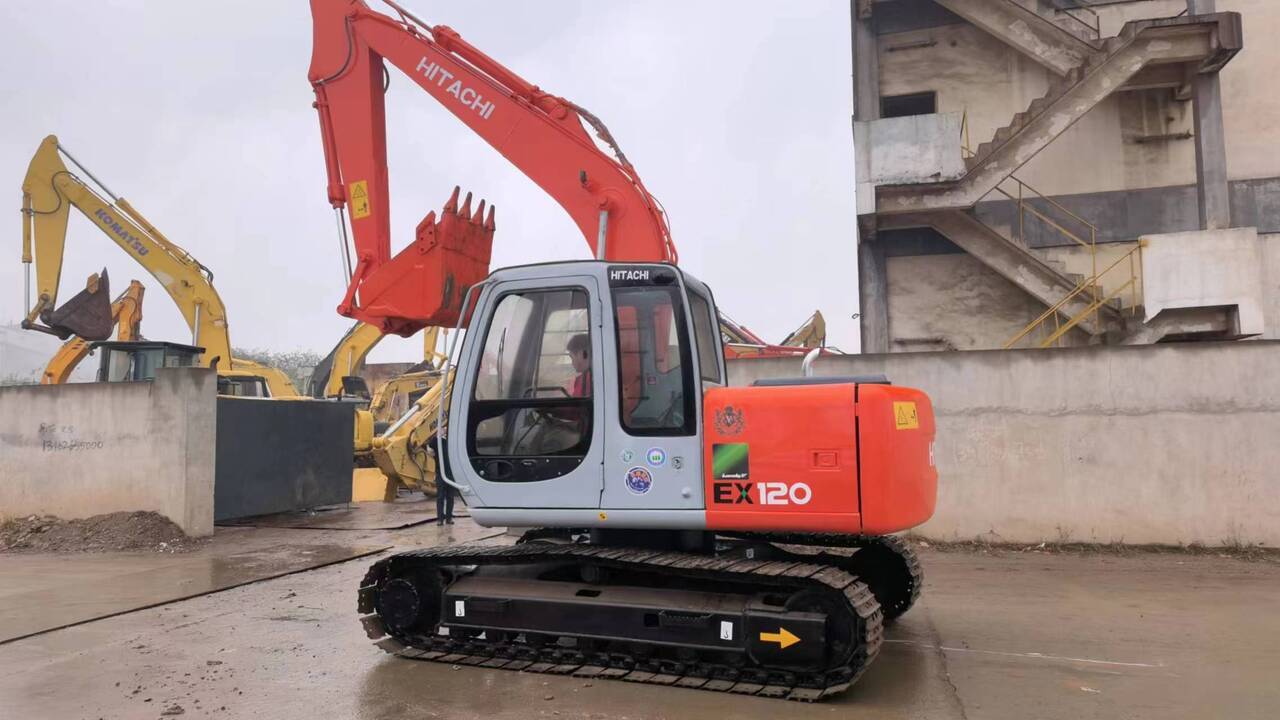 HITACHI EX120-5 - Rupsgraafmachine: afbeelding 1 HITACHI EX120-5 - Rupsgraafmachine: afbeelding 1