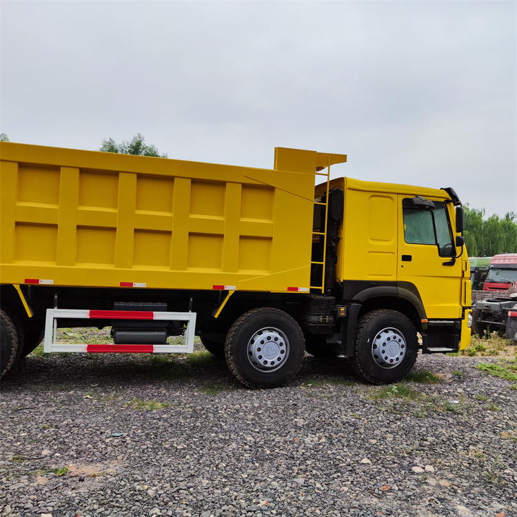 HOWO HOWO 8x4 371-Tipper - Kipper vrachtwagen: afbeelding 4 HOWO HOWO 8x4 371-Tipper - Kipper vrachtwagen: afbeelding 4