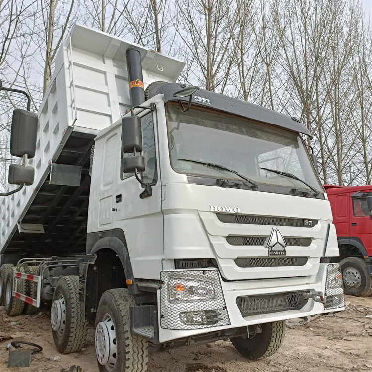 HOWO HOWO 8x4 371-White Tipper - Kipper vrachtwagen: afbeelding 2 HOWO HOWO 8x4 371-White Tipper - Kipper vrachtwagen: afbeelding 2