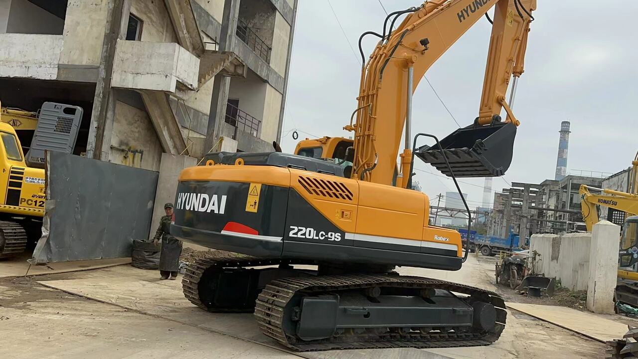 HYUNDAI 220LC-9S - Rupsgraafmachine: afbeelding 3 HYUNDAI 220LC-9S - Rupsgraafmachine: afbeelding 3