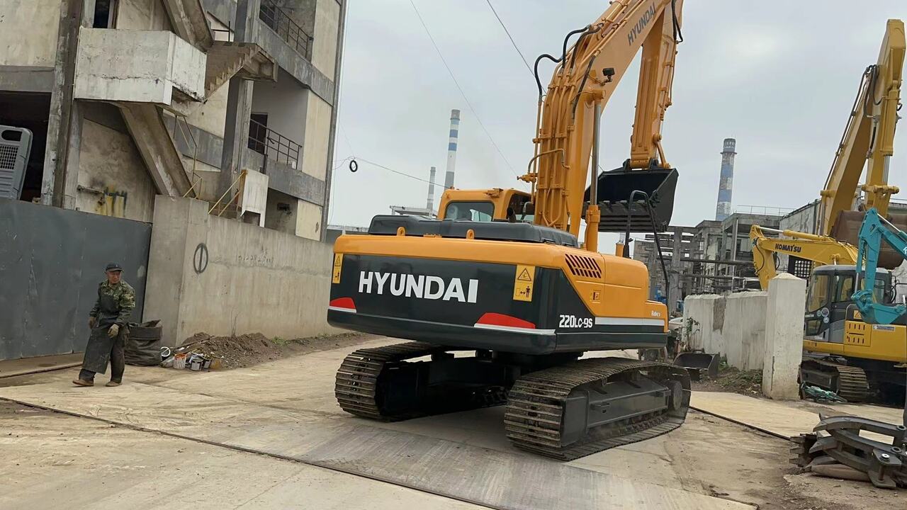 HYUNDAI 220LC-9S - Rupsgraafmachine: afbeelding 2 HYUNDAI 220LC-9S - Rupsgraafmachine: afbeelding 2