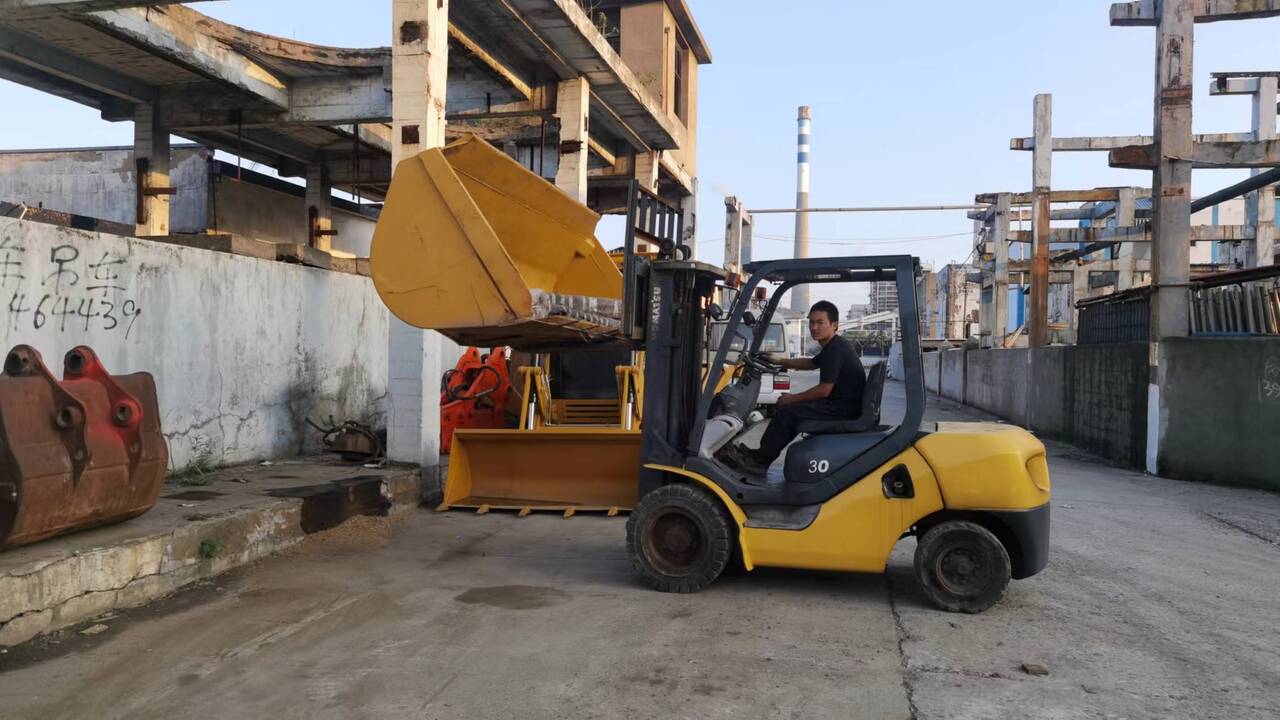 KOMATSU FD30 - Schaarlift: afbeelding 4 KOMATSU FD30 - Schaarlift: afbeelding 4