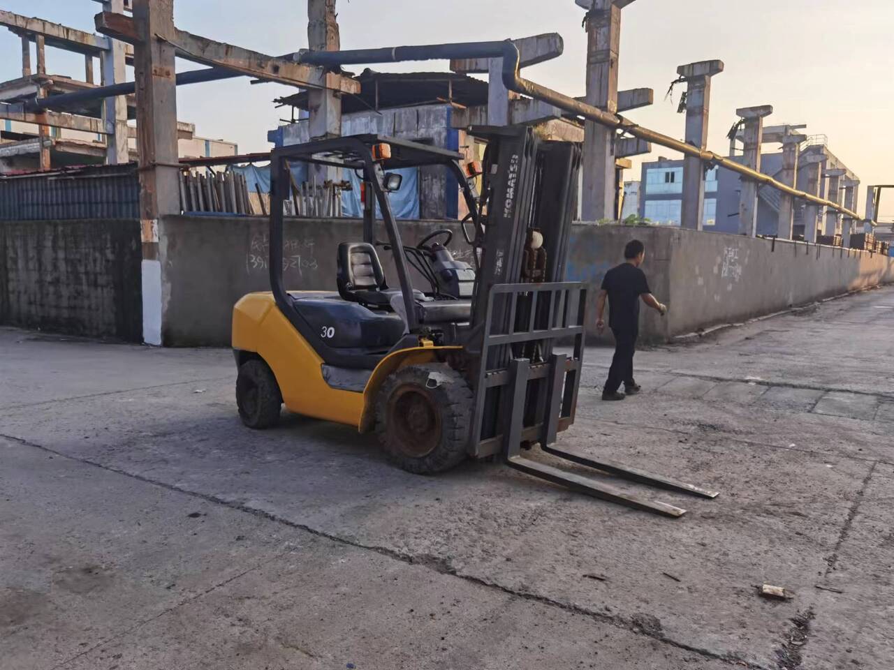 KOMATSU FD30 - Schaarlift: afbeelding 3 KOMATSU FD30 - Schaarlift: afbeelding 3