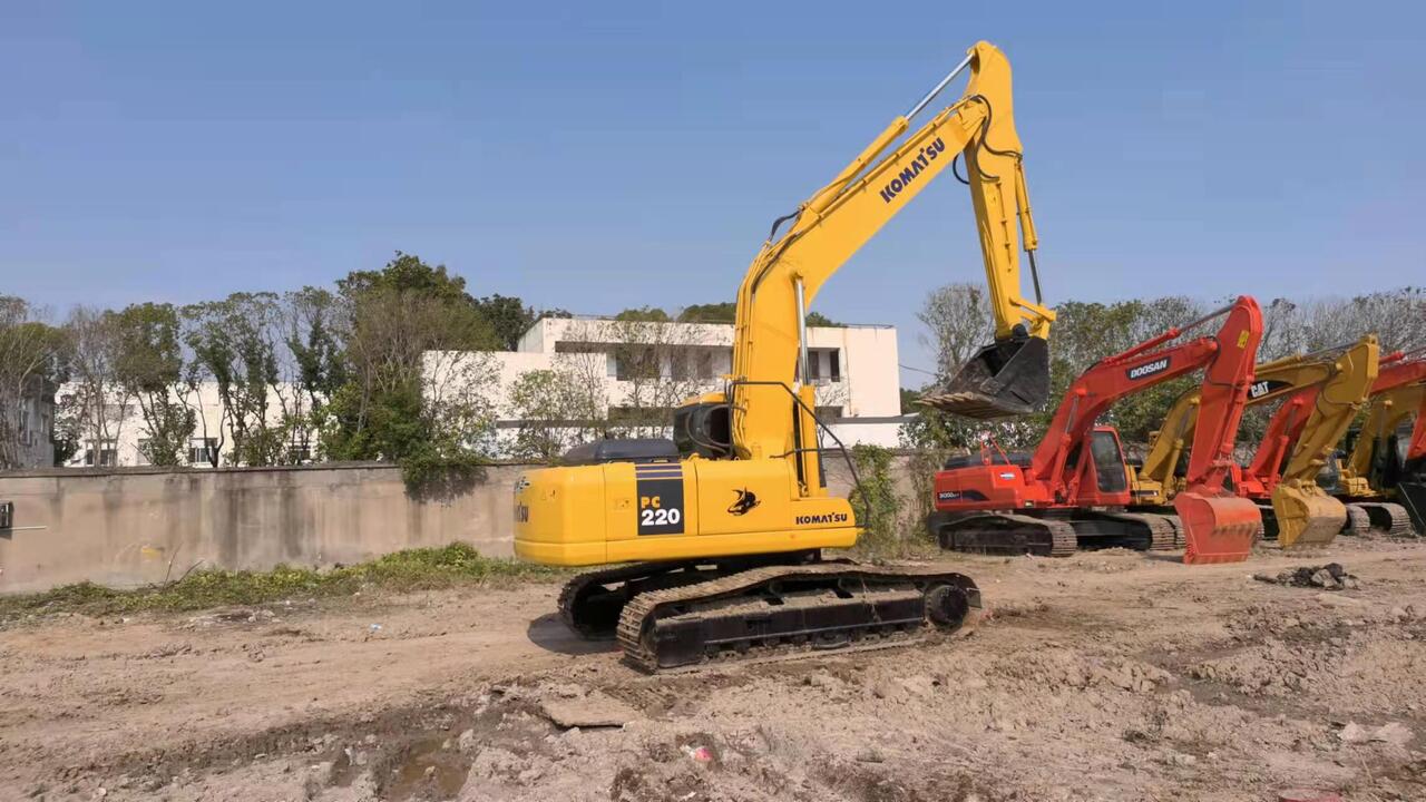 KOMATSU PC220-7 - Rupsgraafmachine: afbeelding 4 KOMATSU PC220-7 - Rupsgraafmachine: afbeelding 4