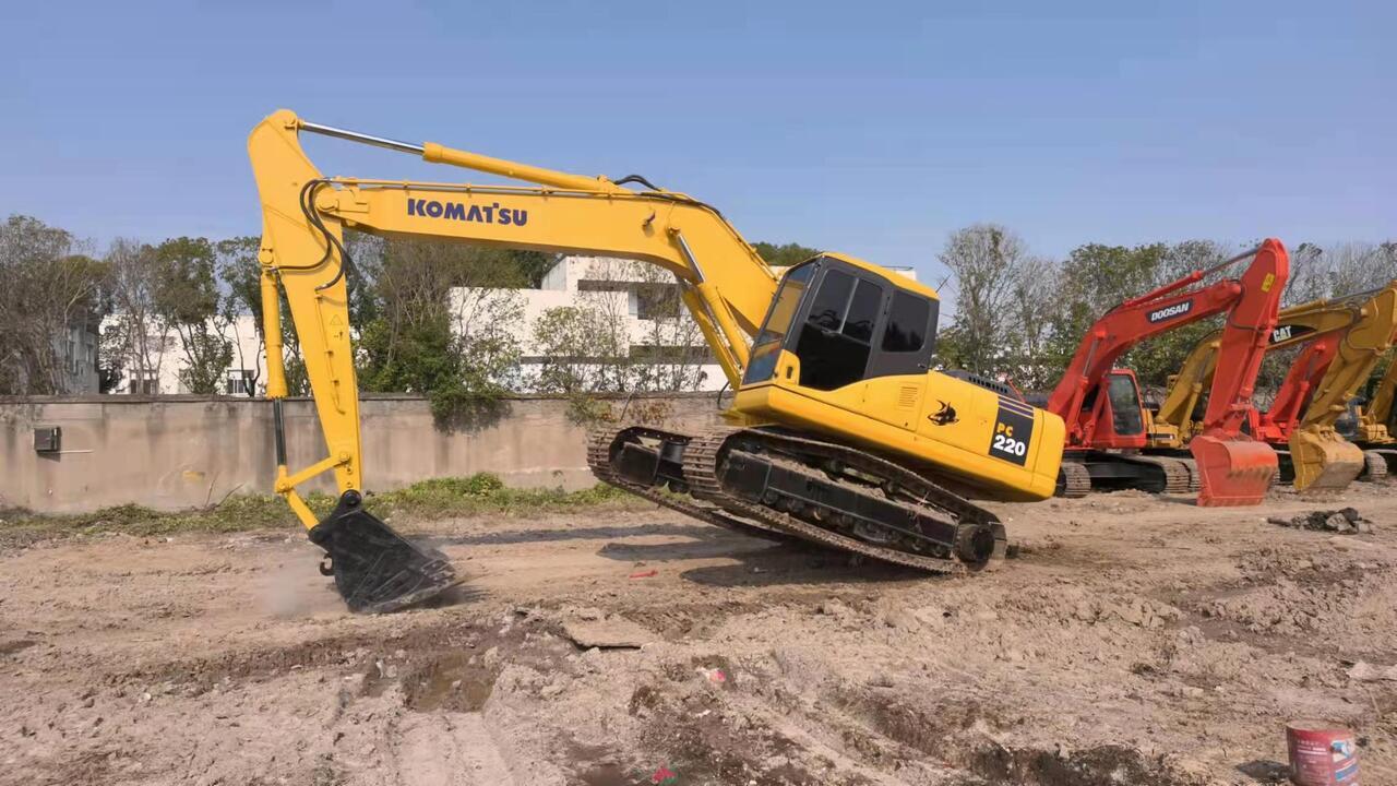 KOMATSU PC220-7 - Rupsgraafmachine: afbeelding 1 KOMATSU PC220-7 - Rupsgraafmachine: afbeelding 1