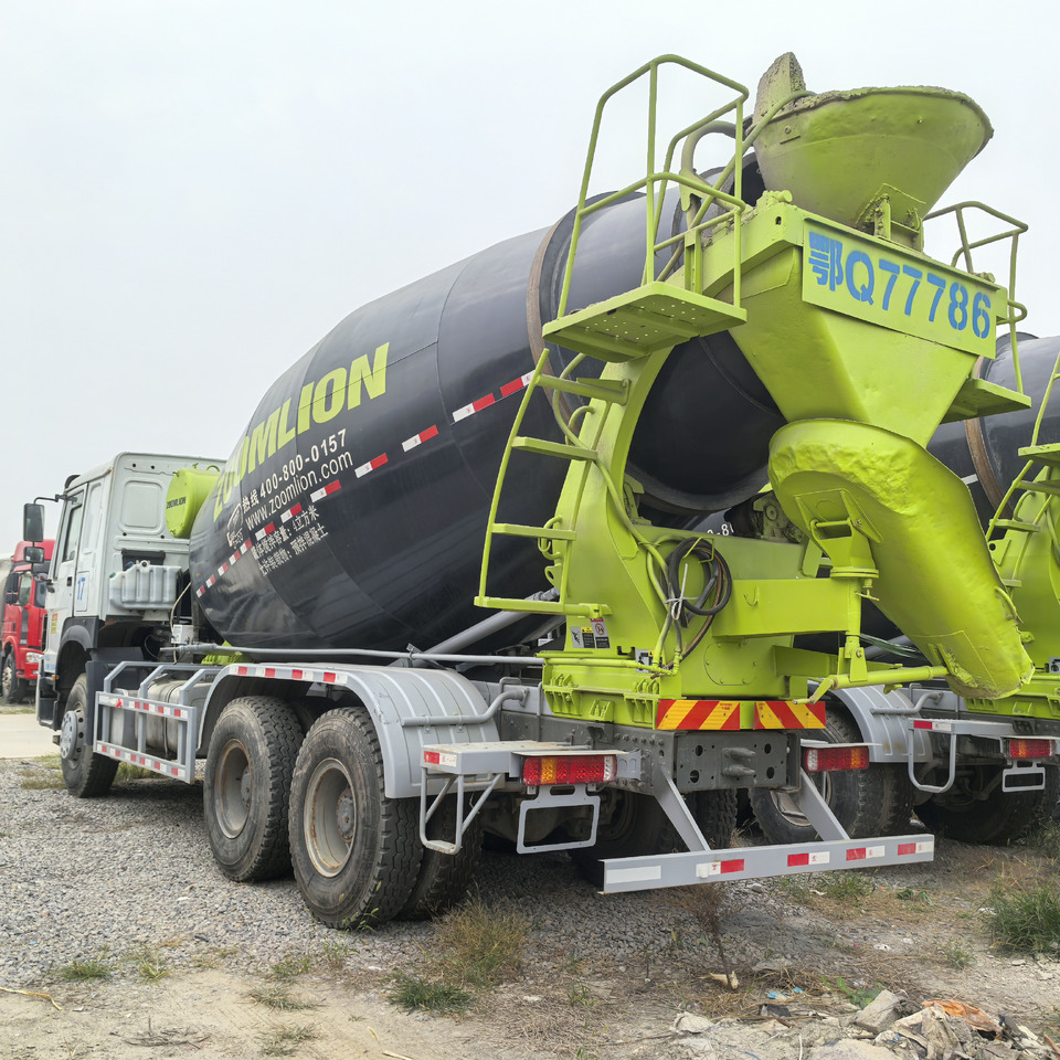 SINOTRUK Howo 6x4 mixer pump truck - Vrachtwagen: afbeelding 4 SINOTRUK Howo 6x4 mixer pump truck - Vrachtwagen: afbeelding 4