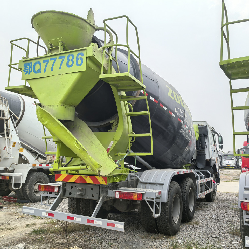 SINOTRUK Howo 6x4 mixer pump truck - Vrachtwagen: afbeelding 5 SINOTRUK Howo 6x4 mixer pump truck - Vrachtwagen: afbeelding 5