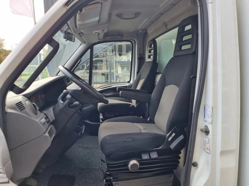Bestelwagen open laadbak Iveco Daily 70C21 3.0D/ 204PS/ Radstand 475 cm/ Openlaadbak 4m: afbeelding 6 Bestelwagen open laadbak Iveco Daily 70C21 3.0D/ 204PS/ Radstand 475 cm/ Openlaadbak 4m: afbeelding 6