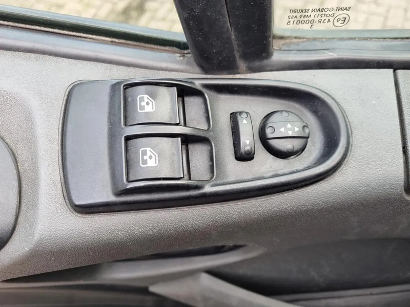 Bestelwagen open laadbak Iveco Daily 70C21 3.0D/ 204PS/ Radstand 475 cm/ Openlaadbak 4m: afbeelding 17 Bestelwagen open laadbak Iveco Daily 70C21 3.0D/ 204PS/ Radstand 475 cm/ Openlaadbak 4m: afbeelding 17