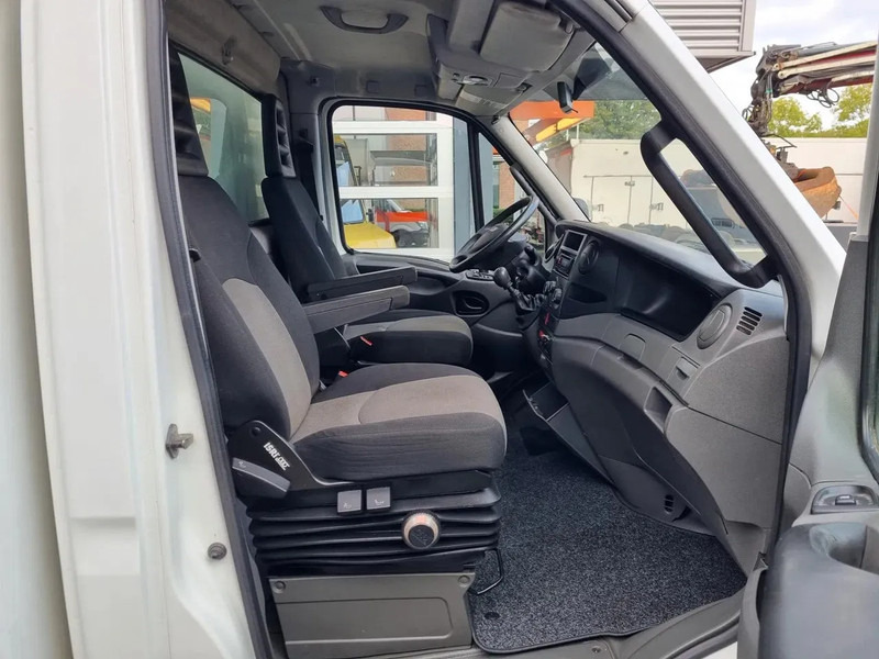 Bestelwagen open laadbak Iveco Daily 70C21 3.0D/ 204PS/ Radstand 475 cm/ Openlaadbak 4m: afbeelding 7 Bestelwagen open laadbak Iveco Daily 70C21 3.0D/ 204PS/ Radstand 475 cm/ Openlaadbak 4m: afbeelding 7