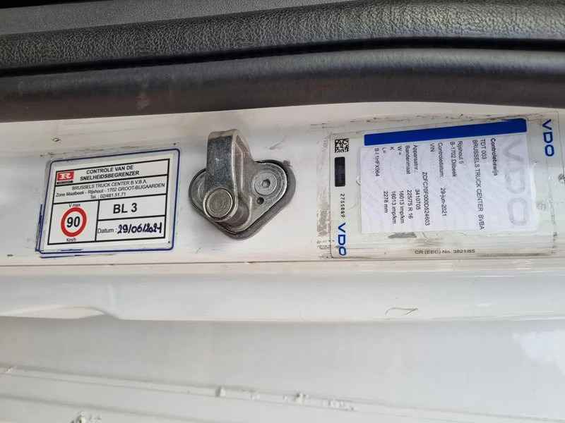 Bestelwagen open laadbak Iveco Daily 70C21 3.0D/ 204PS/ Radstand 475 cm/ Openlaadbak 4m: afbeelding 16 Bestelwagen open laadbak Iveco Daily 70C21 3.0D/ 204PS/ Radstand 475 cm/ Openlaadbak 4m: afbeelding 16