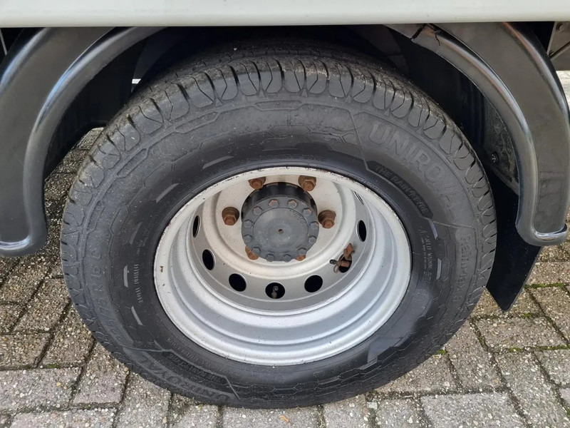 Bestelwagen open laadbak Iveco Daily 70C21 3.0D/ 204PS/ Radstand 475 cm/ Openlaadbak 4m: afbeelding 13 Bestelwagen open laadbak Iveco Daily 70C21 3.0D/ 204PS/ Radstand 475 cm/ Openlaadbak 4m: afbeelding 13