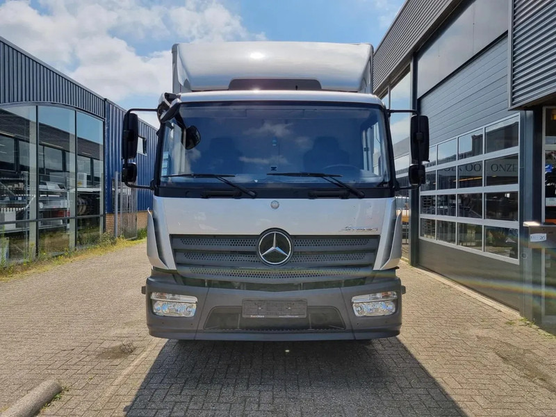Mercedes-Benz Atego 1218 Koffer/ Ladebordwand/ Airco/ Grau Metallic - Bakwagen: afbeelding 4 Mercedes-Benz Atego 1218 Koffer/ Ladebordwand/ Airco/ Grau Metallic - Bakwagen: afbeelding 4