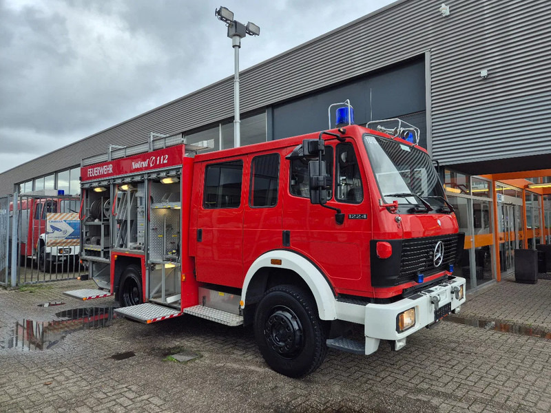 Mercedes-Benz SK 1224 4x4 FIRETRUCK/ FEUERWEHR/ 2400L TANK/ EXPEDITION - Brandweerwagen: afbeelding 2 Mercedes-Benz SK 1224 4x4 FIRETRUCK/ FEUERWEHR/ 2400L TANK/ EXPEDITION - Brandweerwagen: afbeelding 2