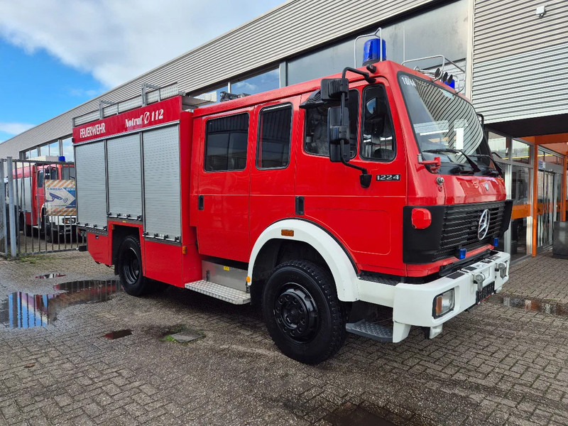 Mercedes-Benz SK 1224 4x4 FIRETRUCK/ FEUERWEHR/ 2400L TANK/ EXPEDITION - Brandweerwagen: afbeelding 1 Mercedes-Benz SK 1224 4x4 FIRETRUCK/ FEUERWEHR/ 2400L TANK/ EXPEDITION - Brandweerwagen: afbeelding 1