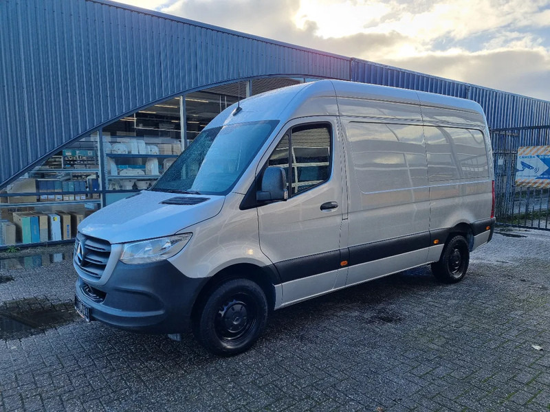 Mercedes-Benz Sprinter 316 CDI L2H2 2.2 CDI RWD Euro 6C - Gesloten bestelwagen: afbeelding 4 Mercedes-Benz Sprinter 316 CDI L2H2 2.2 CDI RWD Euro 6C - Gesloten bestelwagen: afbeelding 4