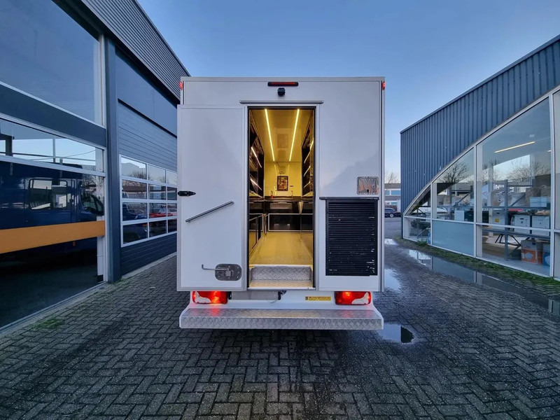 Mercedes-Benz Sprinter 513 CDI/ Foodtruck/ Verkoopwagen/ Camper - Zelfrijdende verkoopwagen: afbeelding 2 Mercedes-Benz Sprinter 513 CDI/ Foodtruck/ Verkoopwagen/ Camper - Zelfrijdende verkoopwagen: afbeelding 2