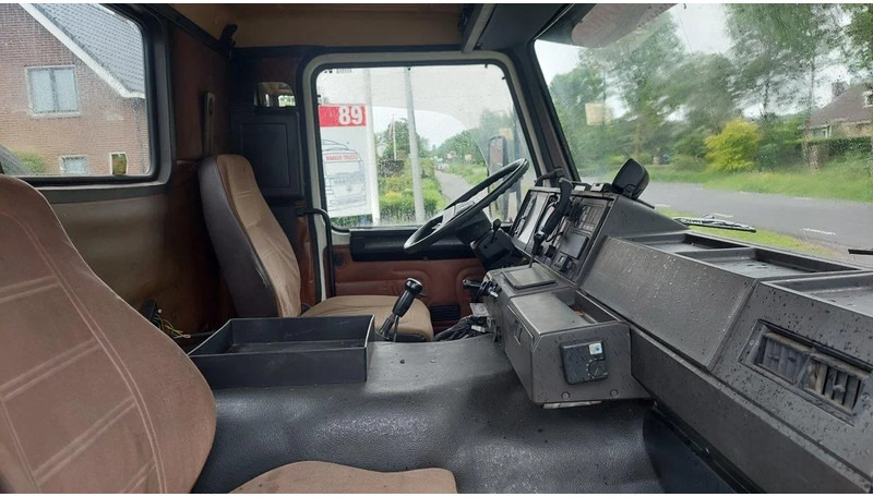 Interieur foto 1: Tankwagen Scania P82 4x2 Tank