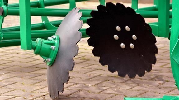 AGRO-MASZ Agregat podorywkowy Gruber 2,6 / CULTIVADOR DE RASTROJO GRUBER 2 - Cultivator: afbeelding 3 AGRO-MASZ Agregat podorywkowy Gruber 2,6 / CULTIVADOR DE RASTROJO GRUBER 2 - Cultivator: afbeelding 3