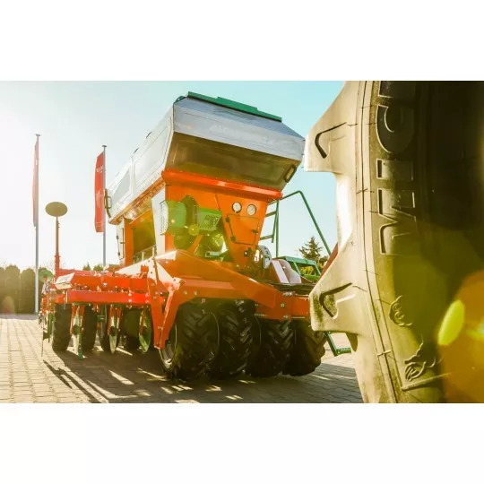 AGRO-MASZ Siewnik pneumatyczny do uprawy pasowej SLAVIS - Zaaimachine: afbeelding 2 AGRO-MASZ Siewnik pneumatyczny do uprawy pasowej SLAVIS - Zaaimachine: afbeelding 2