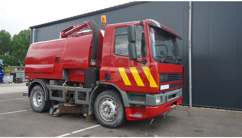 DAF 65.180 ATI STREET SWEPER RH DRIVE MANUAL GARBOX 96.000KM - Veegwagen: afbeelding 4 DAF 65.180 ATI STREET SWEPER RH DRIVE MANUAL GARBOX 96.000KM - Veegwagen: afbeelding 4