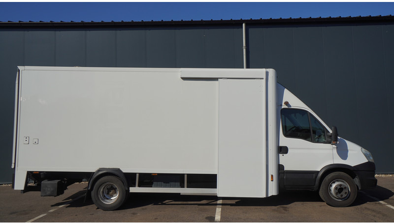 Iveco DAILY 70C17 CLOSED BOX 185.500KM - Bakwagen: afbeelding 2 Iveco DAILY 70C17 CLOSED BOX 185.500KM - Bakwagen: afbeelding 2