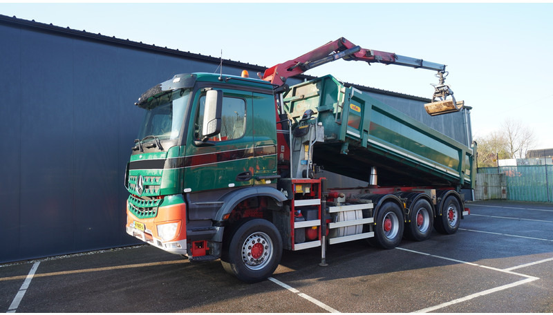 Mercedes-Benz AROCS 3542 8X4 2 SIDE TIPPER WITH HMF Z 1943 CRANE 407.000KM - Kraanwagen: afbeelding 2 Mercedes-Benz AROCS 3542 8X4 2 SIDE TIPPER WITH HMF Z 1943 CRANE 407.000KM - Kraanwagen: afbeelding 2