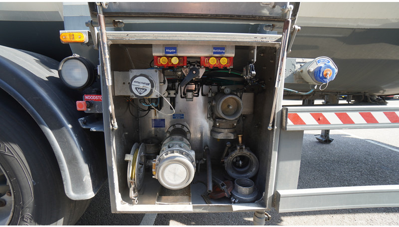 Schrader 3 AXLE ADR CHEMIE TANK TRAILER 40.000LTR - Tankoplegger: afbeelding 4 Schrader 3 AXLE ADR CHEMIE TANK TRAILER 40.000LTR - Tankoplegger: afbeelding 4