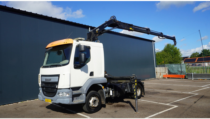DAF LF 220 WITH HIAB XS111 HI DUO CRANE 238.000KM - Trekker: afbeelding 2 DAF LF 220 WITH HIAB XS111 HI DUO CRANE 238.000KM - Trekker: afbeelding 2